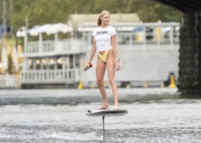 WORLD CLASS WOMEN RIDE WAYDOO EFOIL
